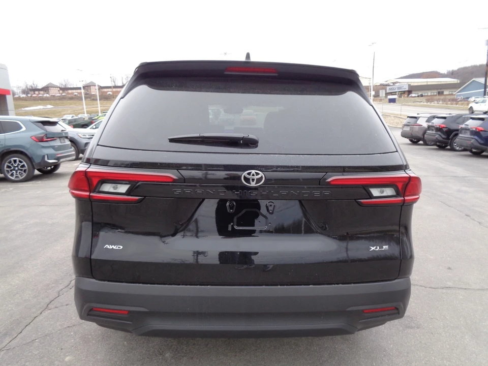 2026 Toyota Highlander - Image 5 of 21