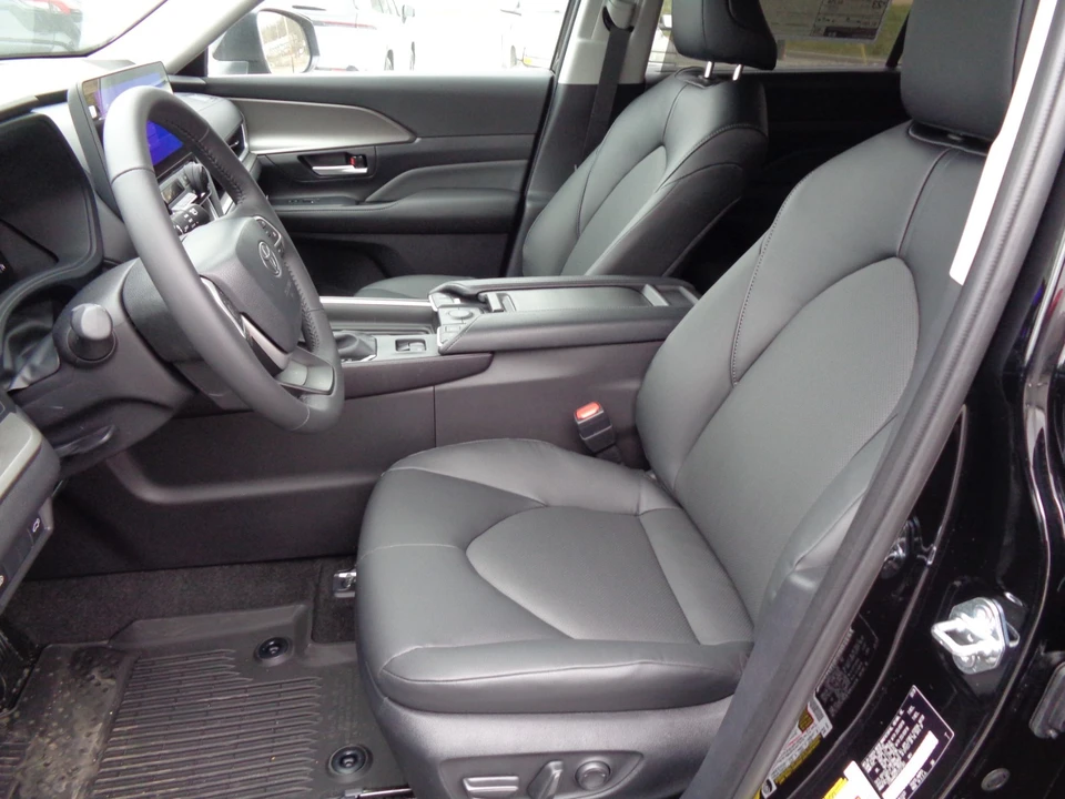 2026 Toyota Highlander - Image 11 of 21