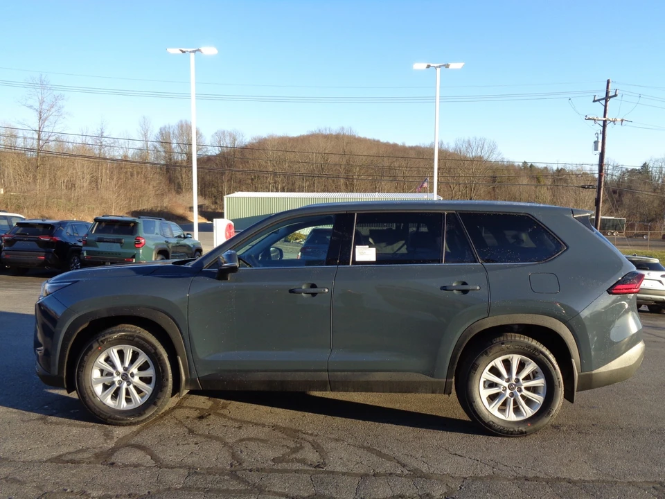 2026 Toyota Highlander - Image 7 of 21