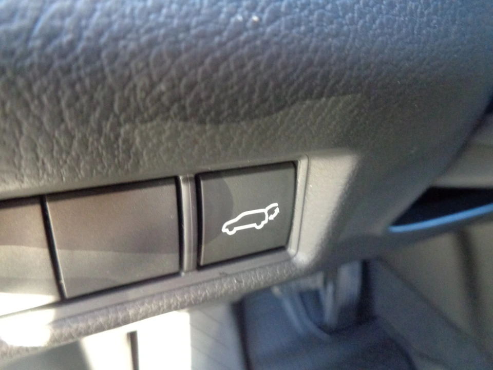 2026 Toyota Highlander - Image 12 of 21
