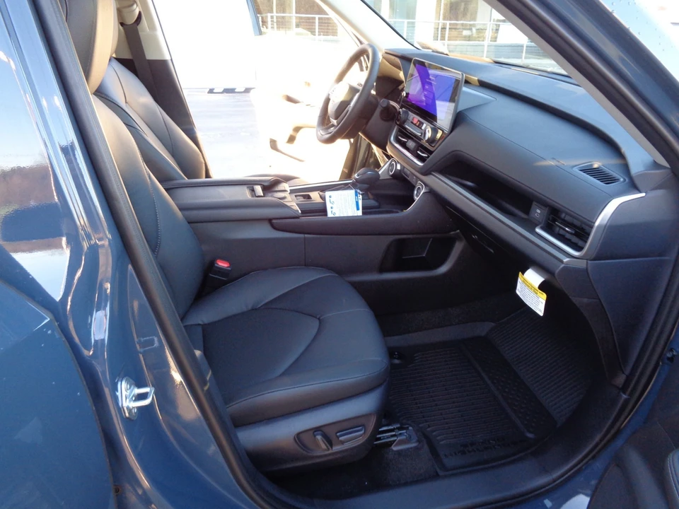 2026 Toyota Highlander - Image 19 of 21