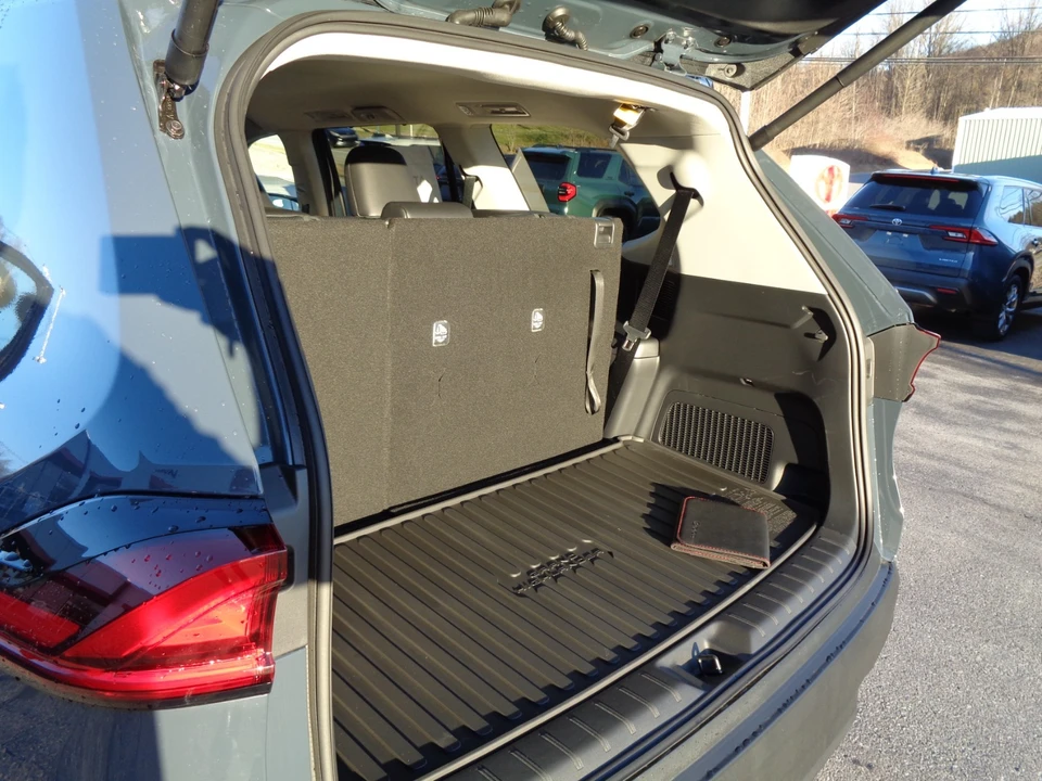 2026 Toyota Highlander - Image 16 of 21
