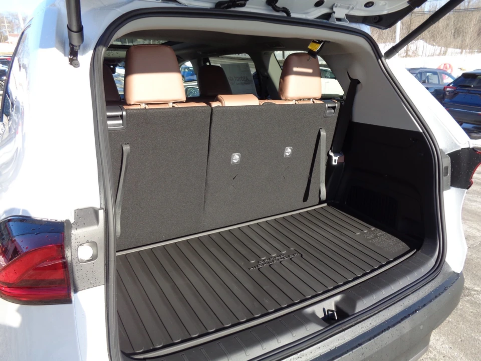 2026 Toyota Highlander - Image 18 of 21