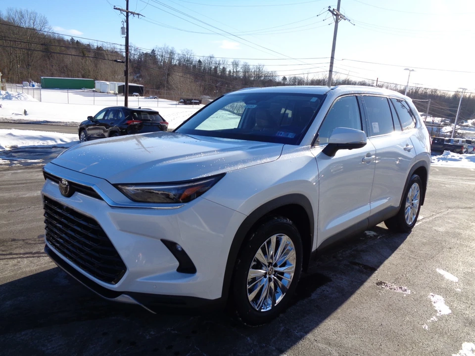 2026 Toyota Highlander - Image 8 of 21