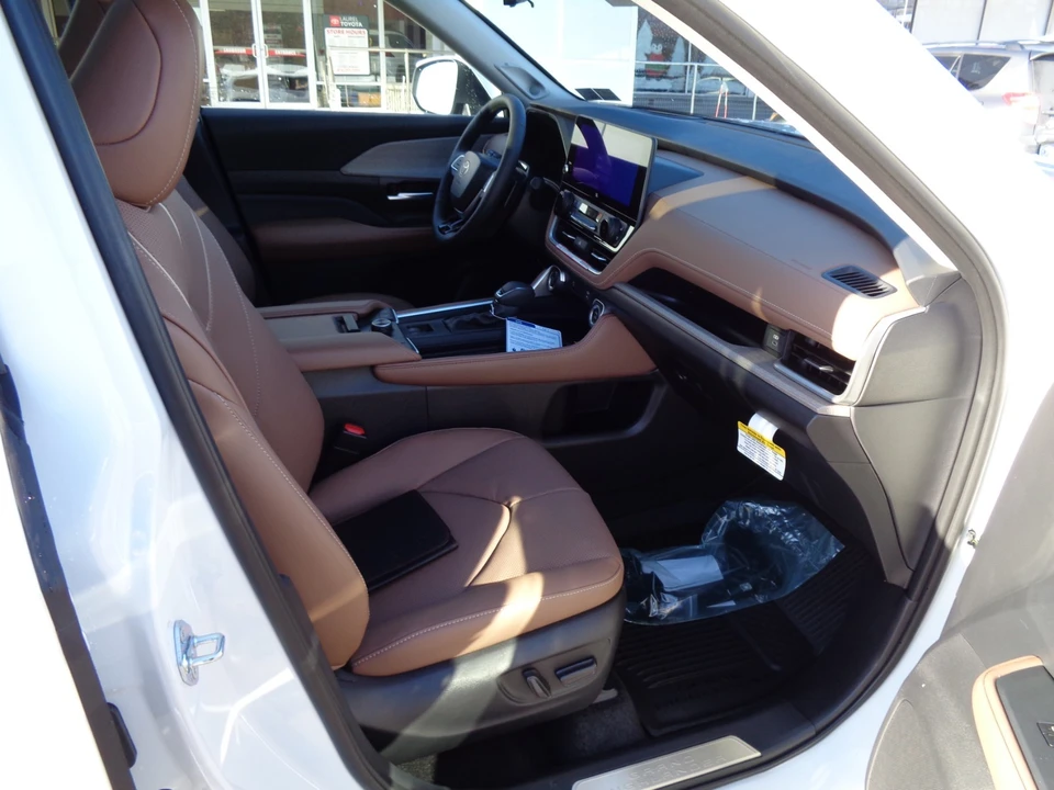 2026 Toyota Highlander - Image 21 of 21