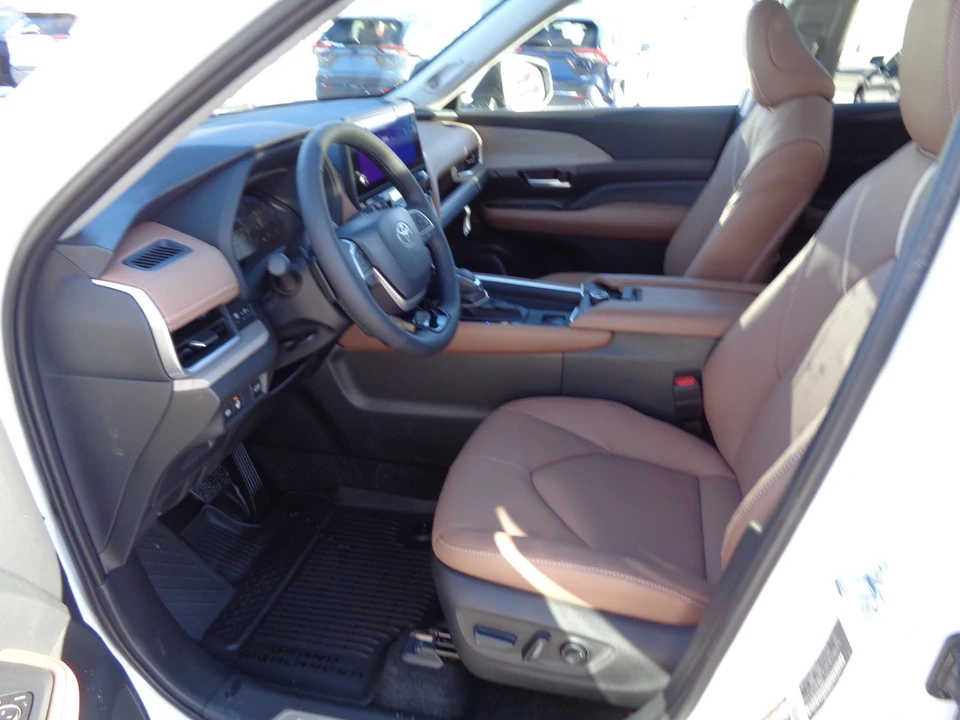 2026 Toyota Highlander - Image 12 of 21