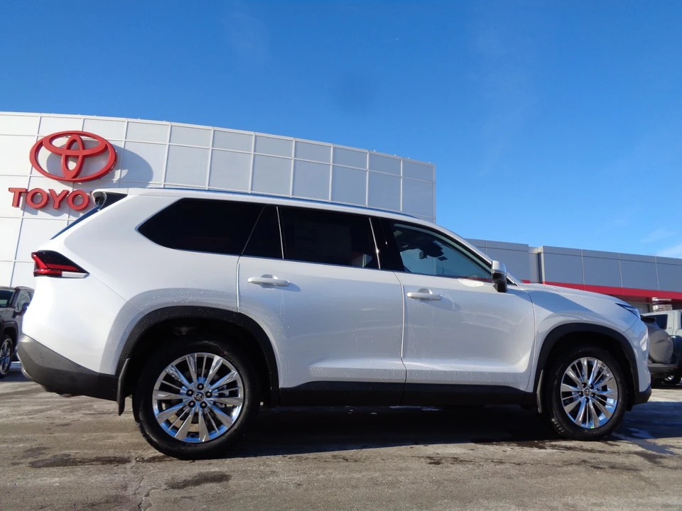 2026 Toyota Highlander - Image 3 of 21