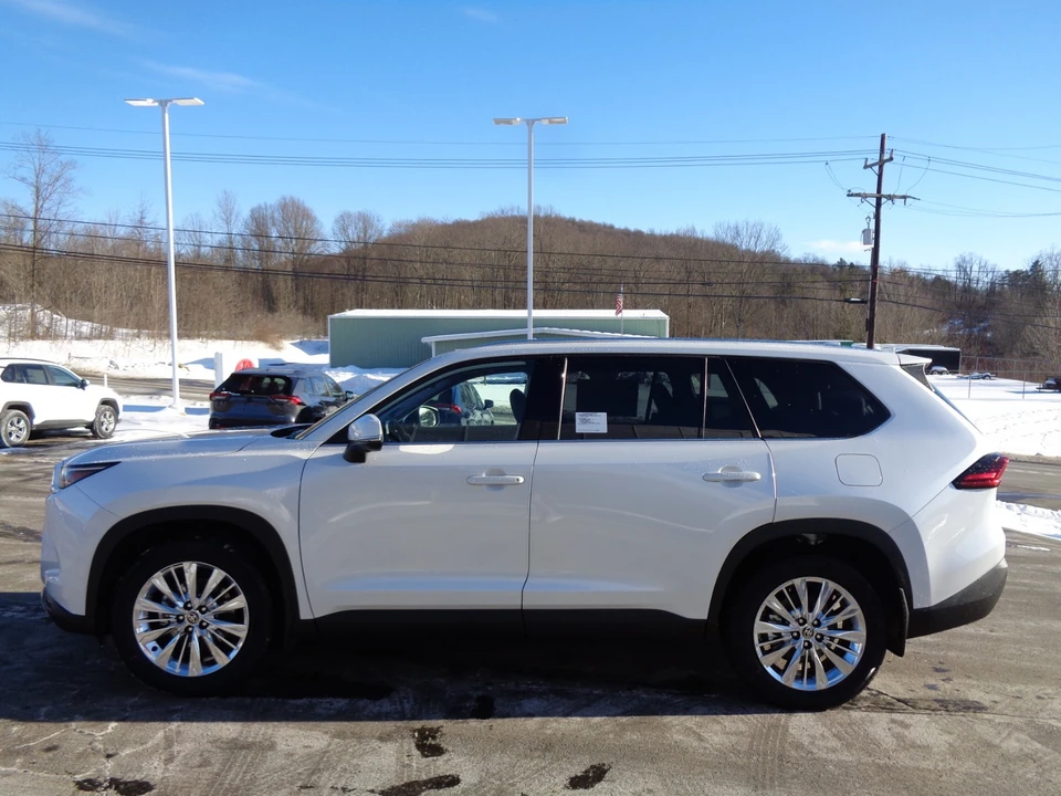 2026 Toyota Highlander - Image 7 of 21