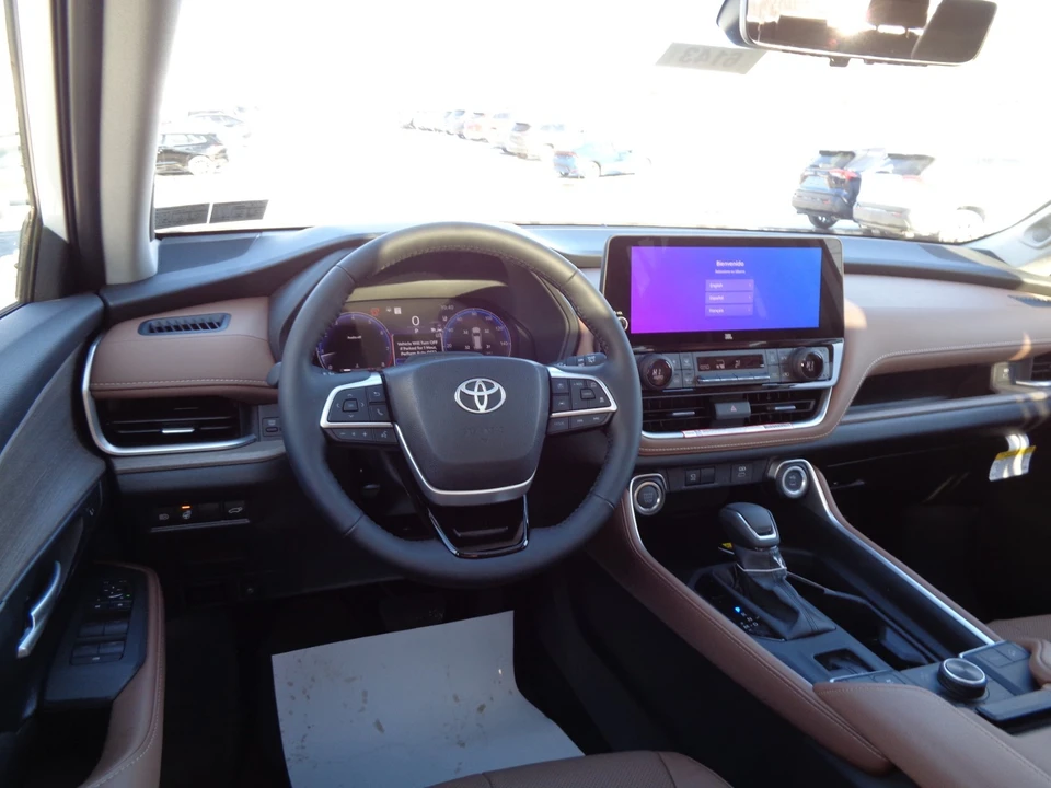 2026 Toyota Highlander - Image 17 of 21