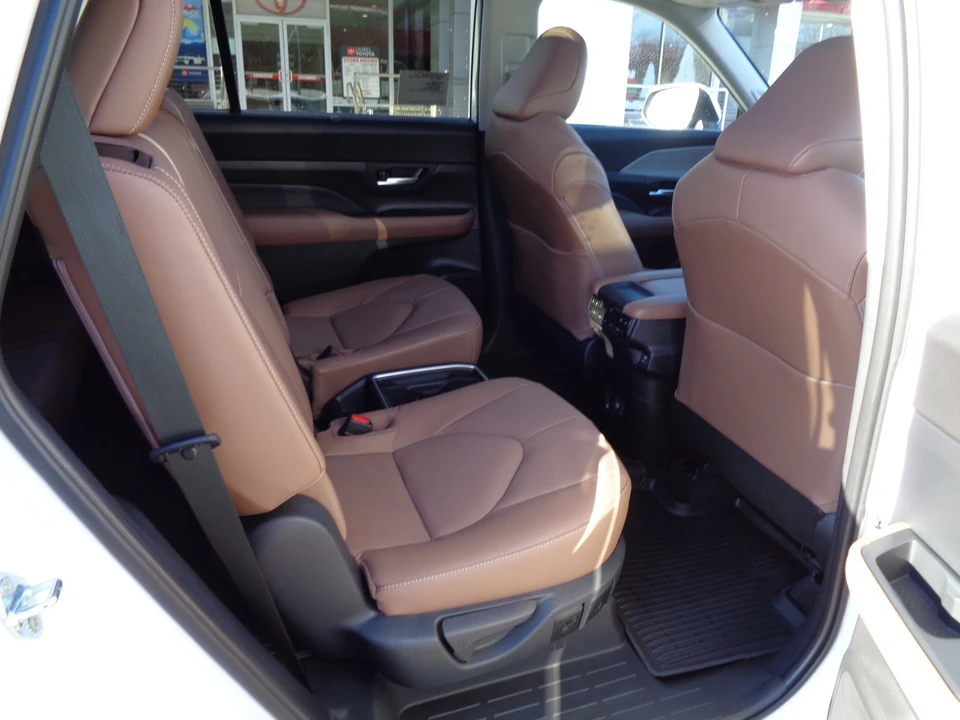 2026 Toyota Highlander - Image 20 of 21