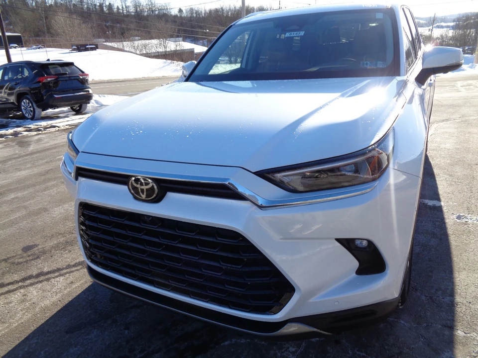 2026 Toyota Highlander - Image 9 of 21