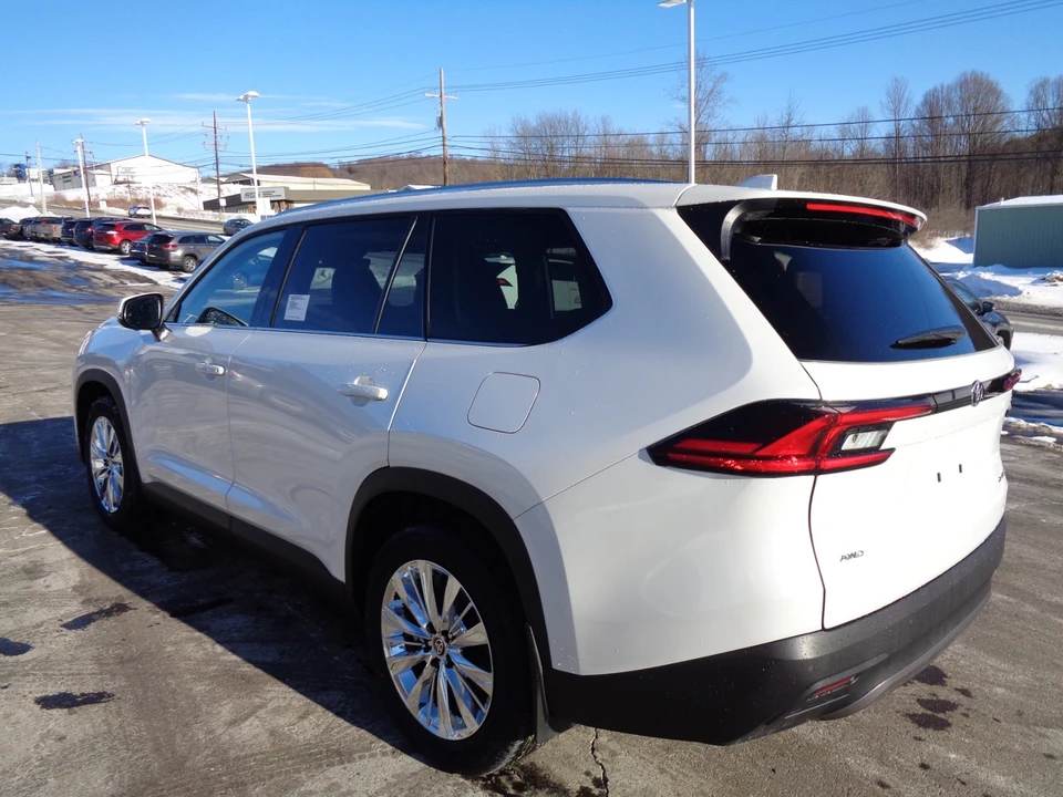 2026 Toyota Highlander - Image 6 of 21