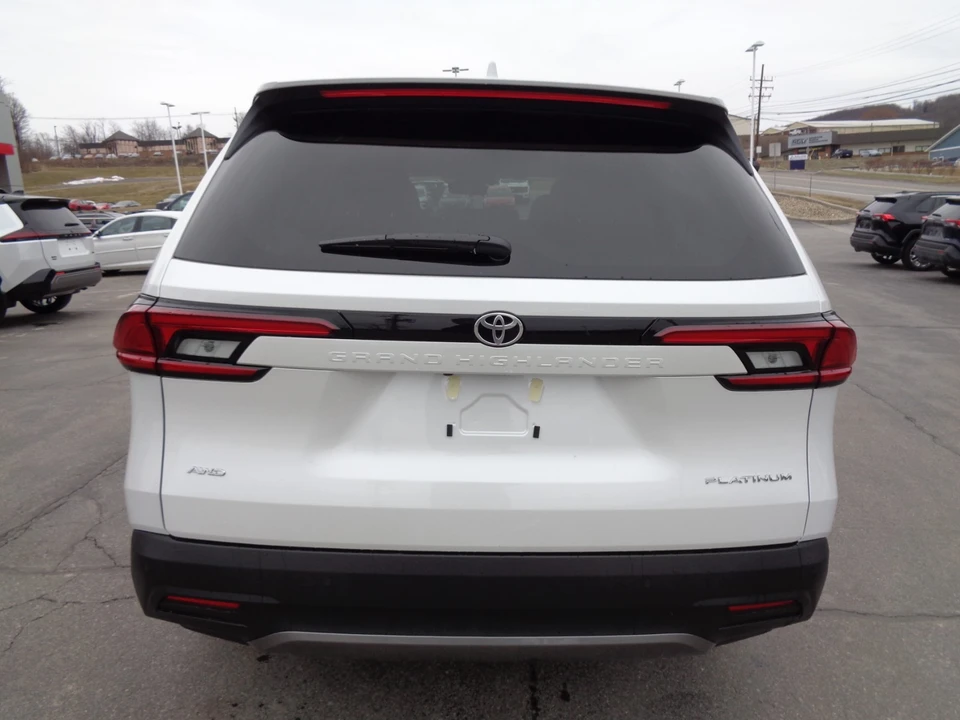 2026 Toyota Highlander - Image 5 of 21