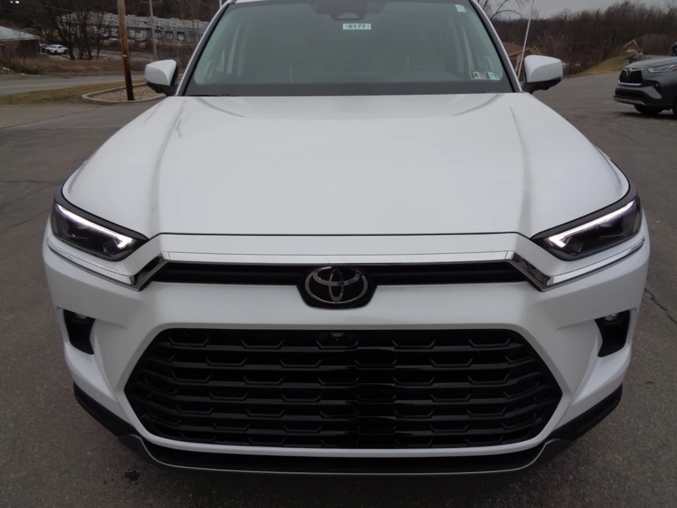 2026 Toyota Highlander - Image 9 of 21