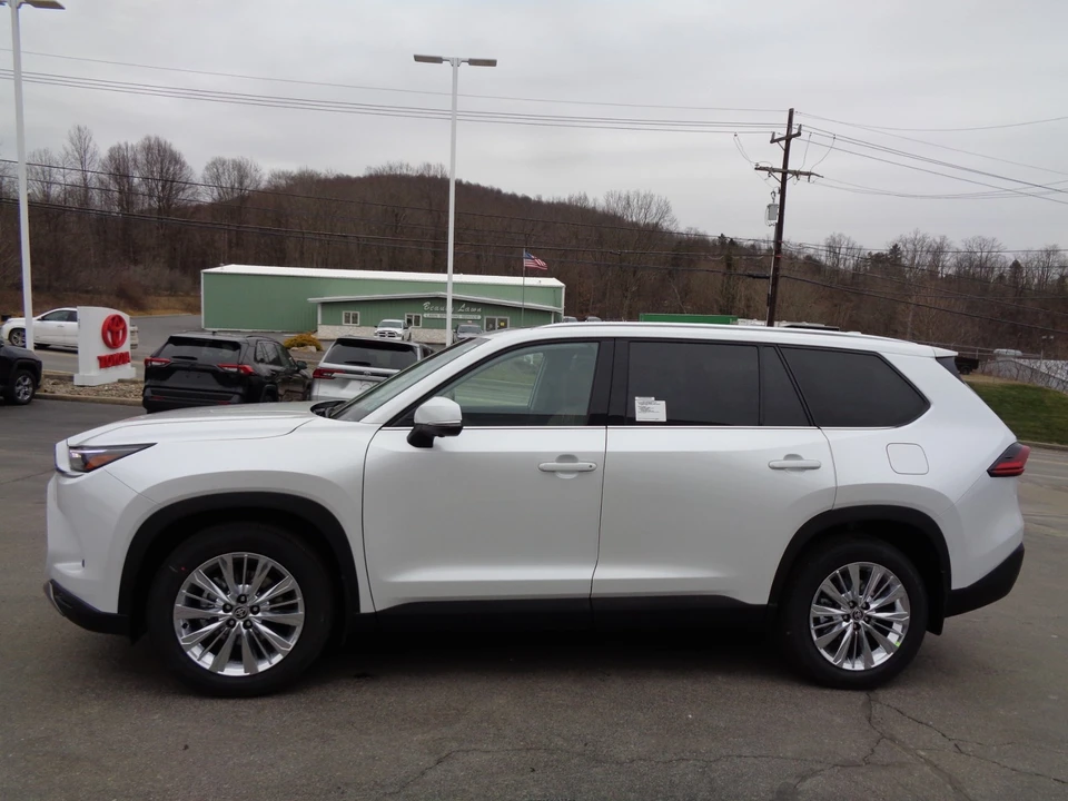 2026 Toyota Highlander - Image 7 of 21