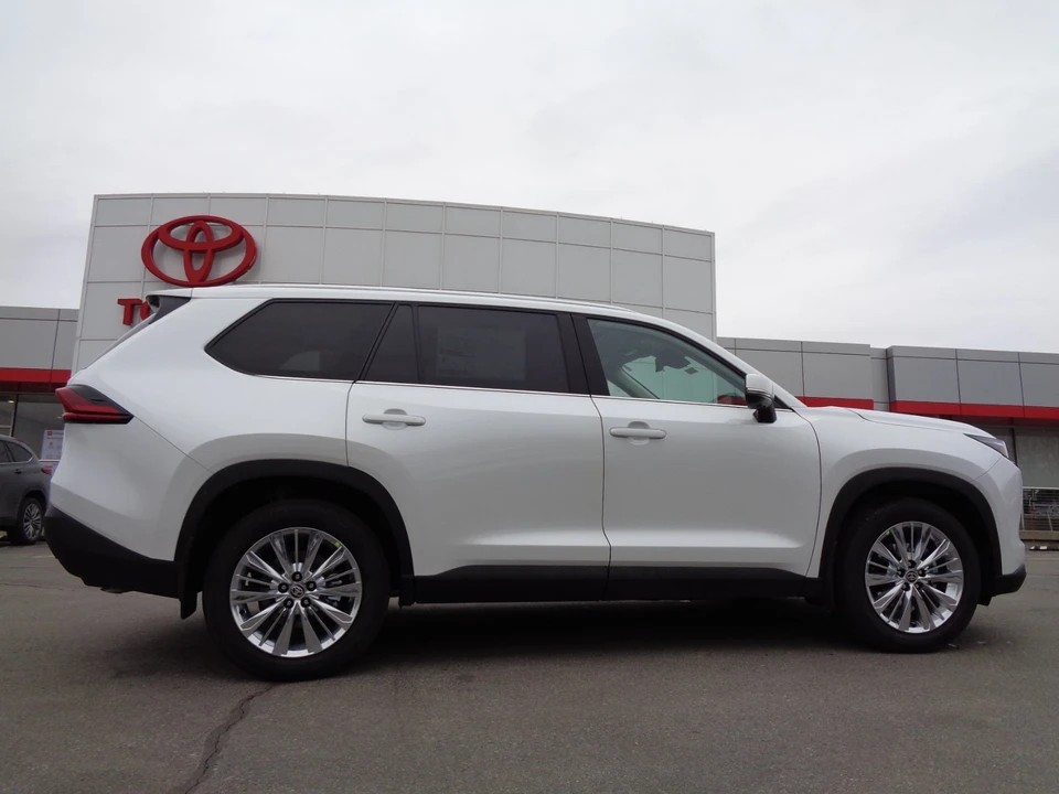 2026 Toyota Highlander - Image 3 of 21