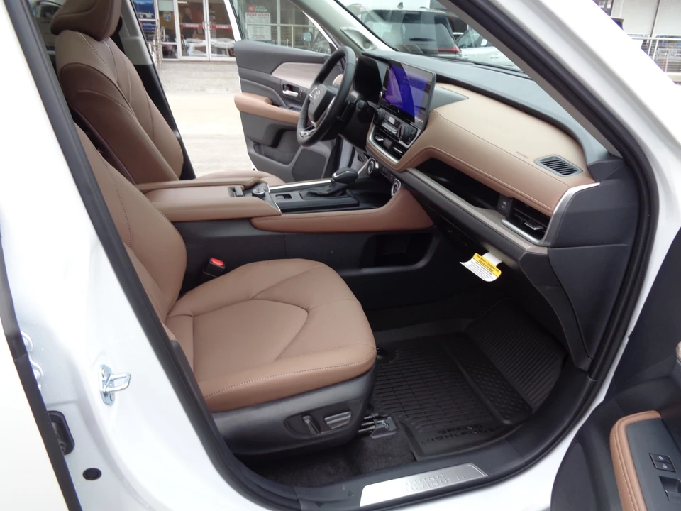 2026 Toyota Highlander - Image 21 of 21
