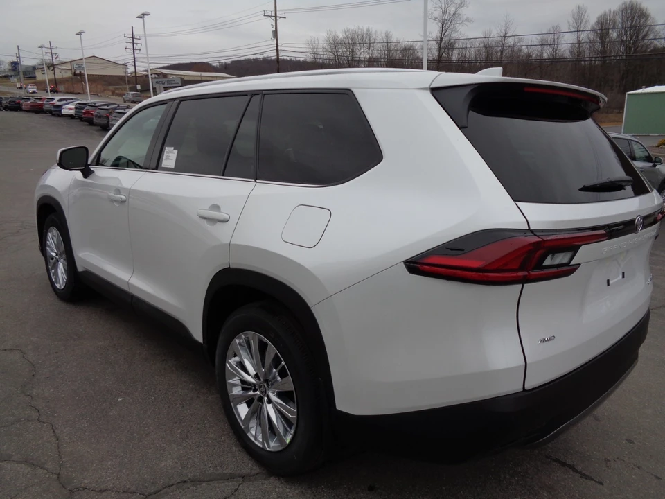 2026 Toyota Highlander - Image 6 of 21