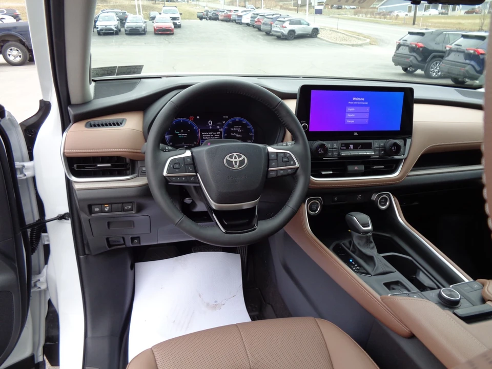 2026 Toyota Highlander - Image 17 of 21