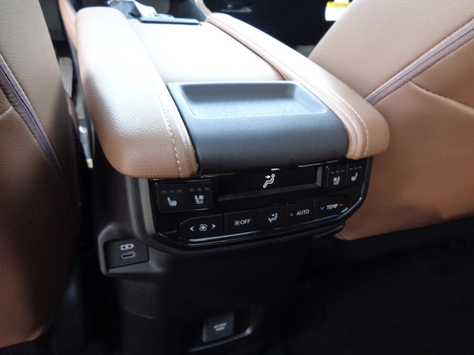 2026 Toyota Highlander - Image 21 of 21