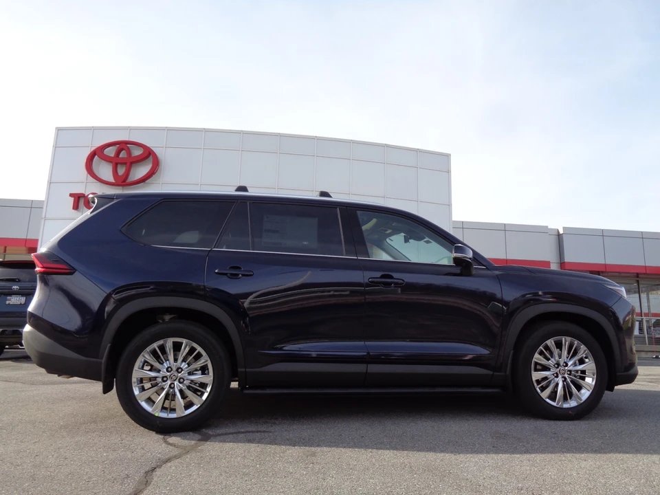 2026 Toyota Highlander - Image 3 of 21