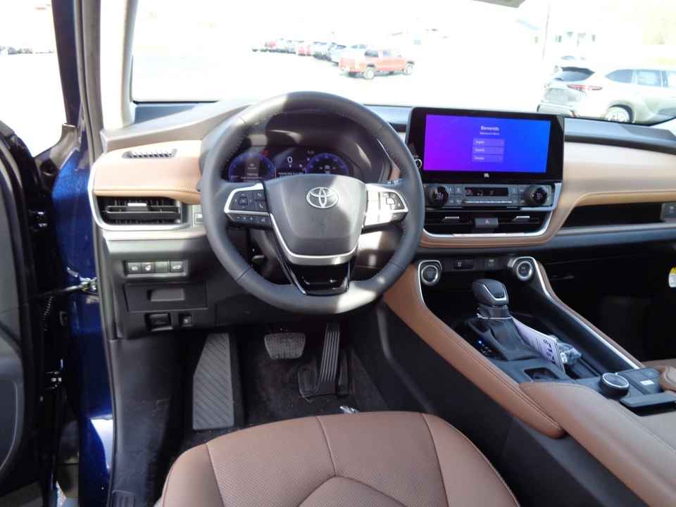 2026 Toyota Highlander - Image 20 of 21