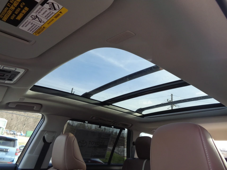 2026 Toyota Highlander - Image 18 of 21