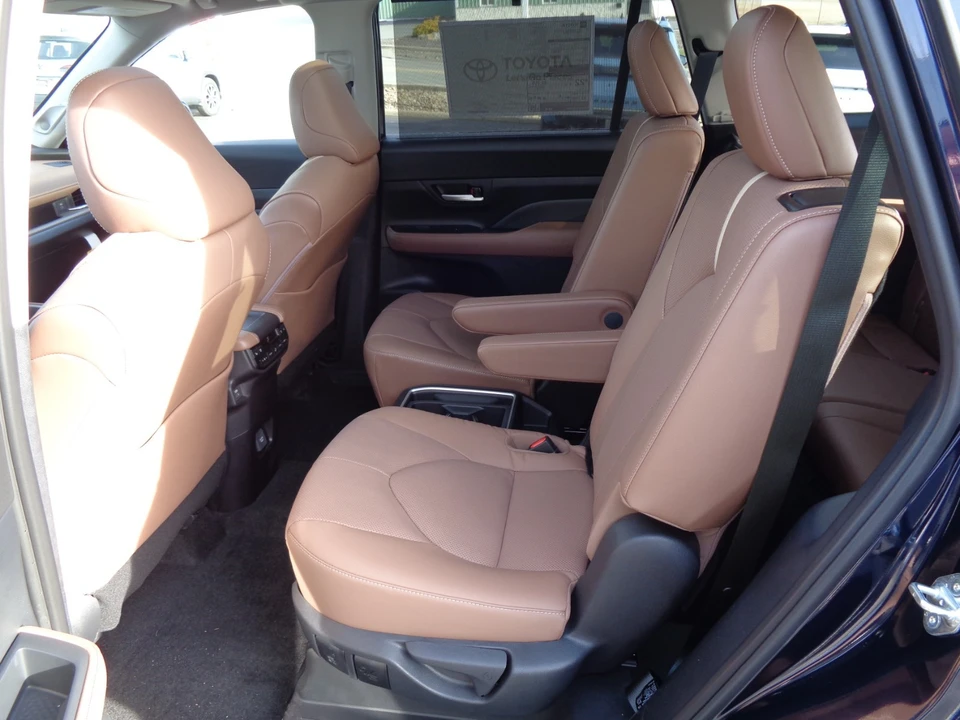 2026 Toyota Highlander - Image 19 of 21