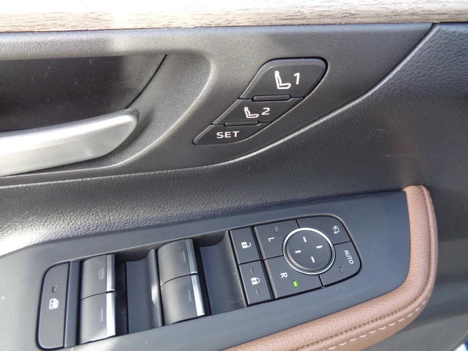 2026 Toyota Highlander - Image 15 of 21