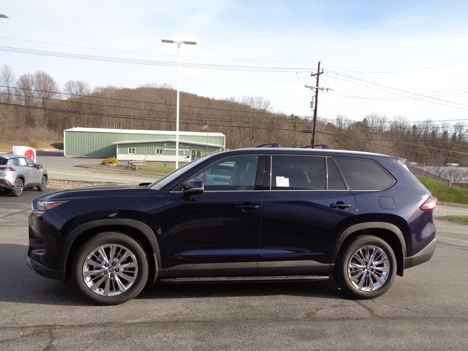 2026 Toyota Highlander - Image 7 of 21