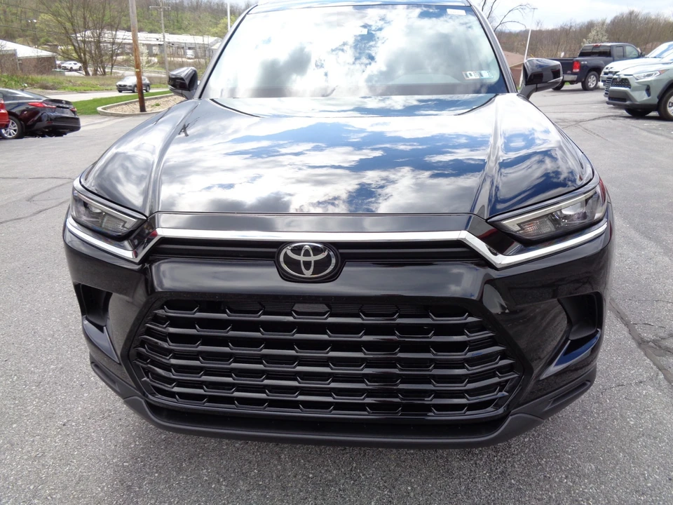 2026 Toyota Highlander - Image 9 of 21