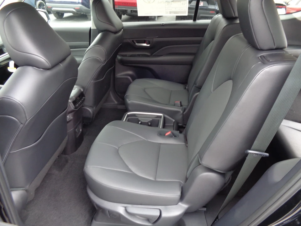2026 Toyota Highlander - Image 14 of 21