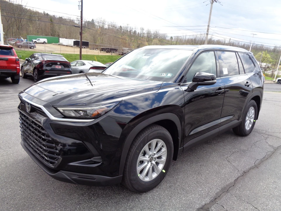 2026 Toyota Highlander - Image 8 of 21