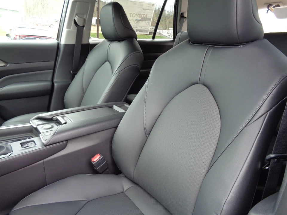 2026 Toyota Highlander - Image 13 of 21