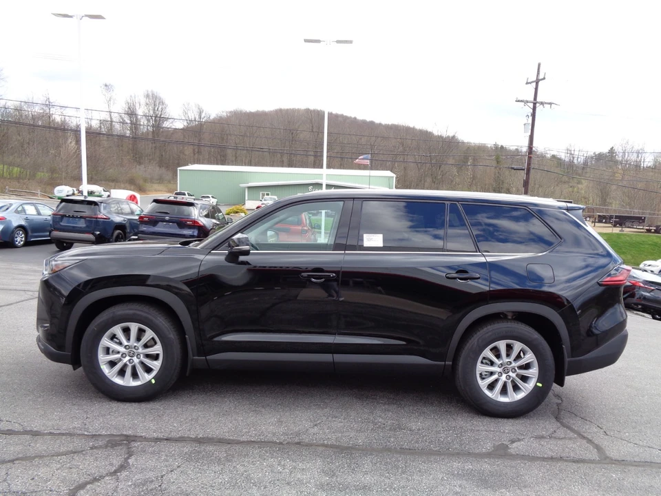 2026 Toyota Highlander - Image 7 of 21
