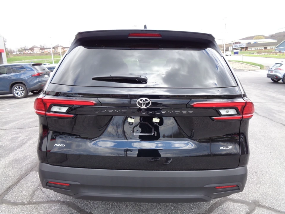 2026 Toyota Highlander - Image 5 of 21