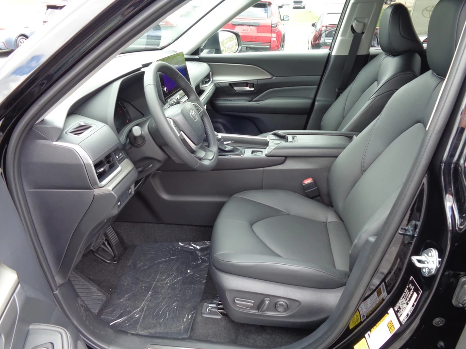 2026 Toyota Highlander - Image 11 of 21