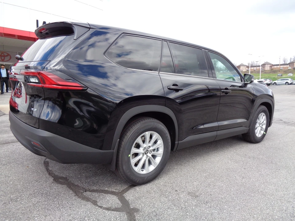 2026 Toyota Highlander - Image 4 of 21