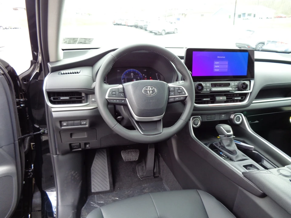 2026 Toyota Highlander - Image 15 of 21