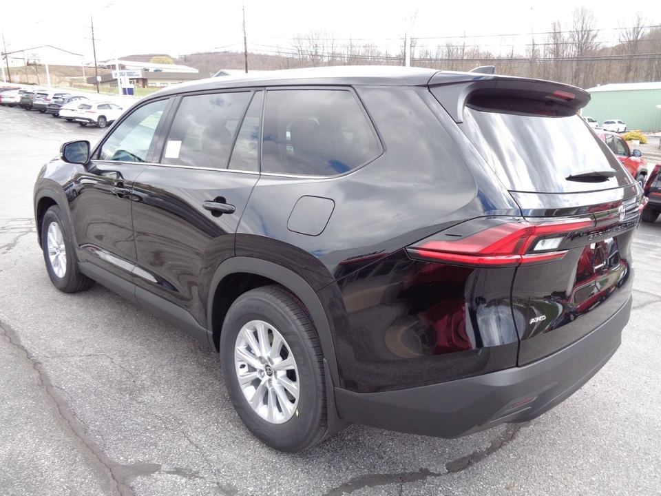 2026 Toyota Highlander - Image 6 of 21