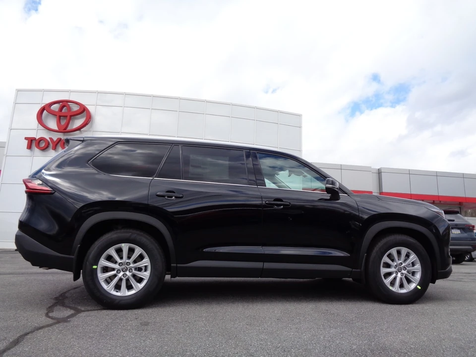 2026 Toyota Highlander - Image 3 of 21