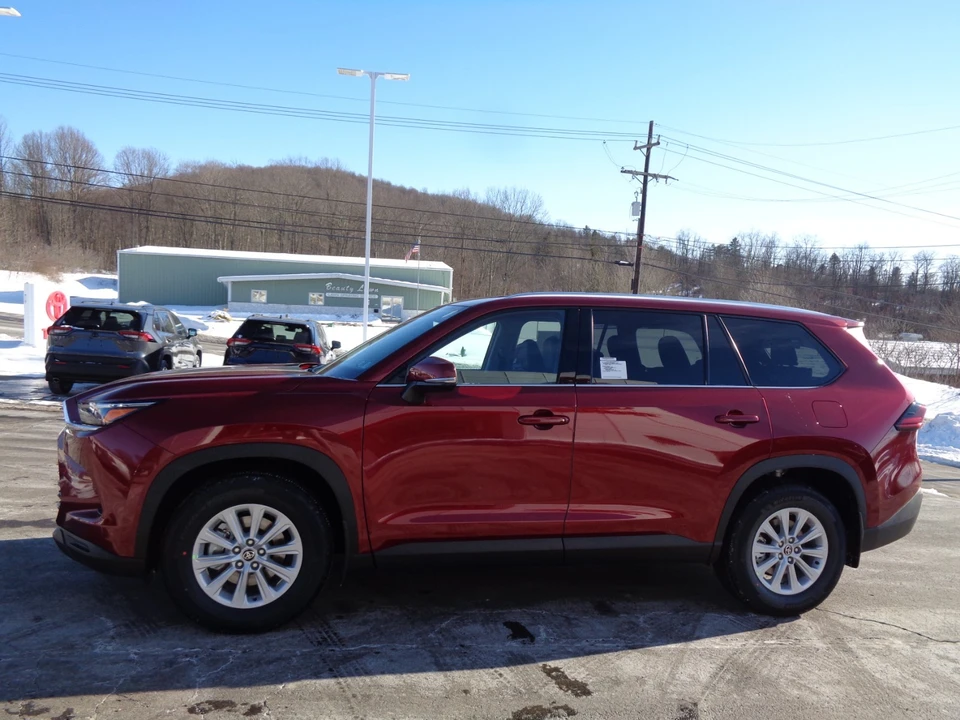 2026 Toyota Highlander - Image 7 of 21