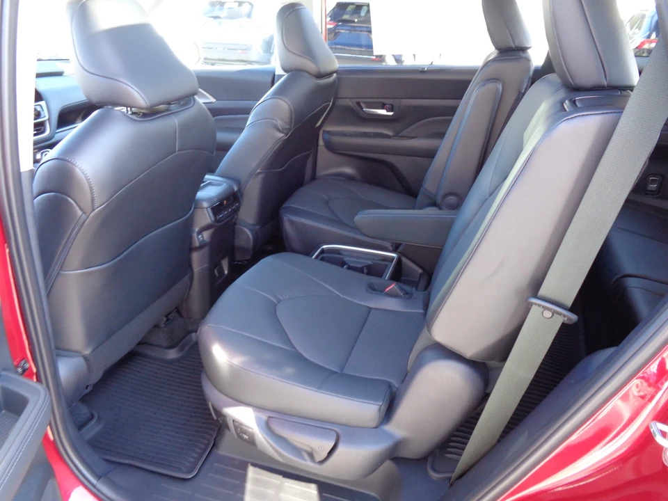 2026 Toyota Highlander - Image 16 of 21
