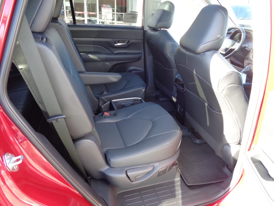 2026 Toyota Highlander - Image 20 of 21