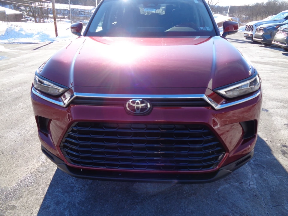 2026 Toyota Highlander - Image 9 of 21