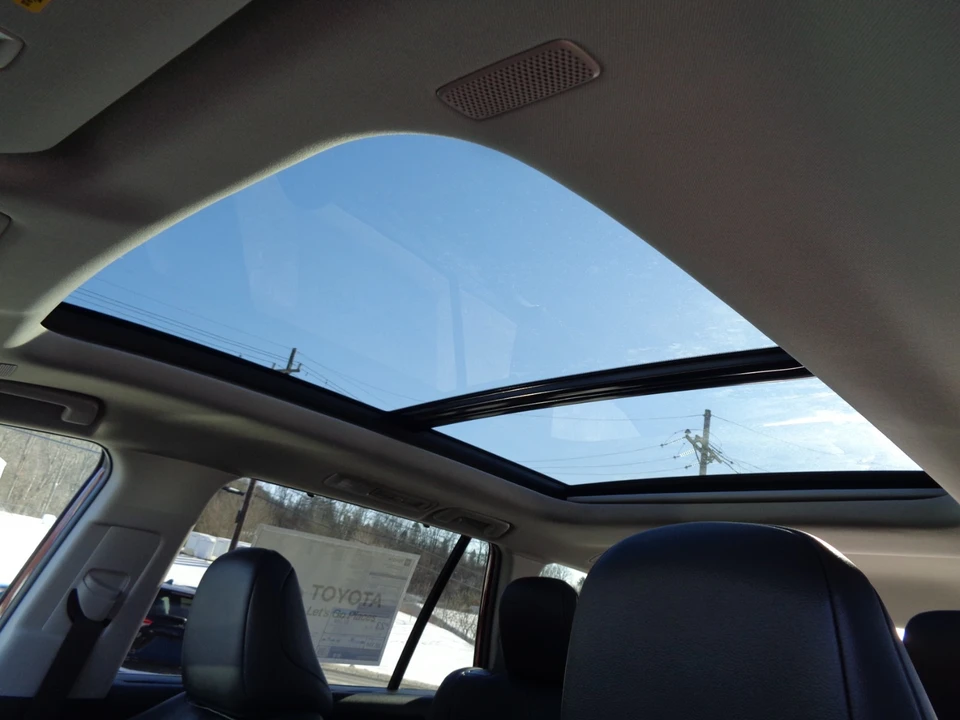 2026 Toyota Highlander - Image 15 of 21