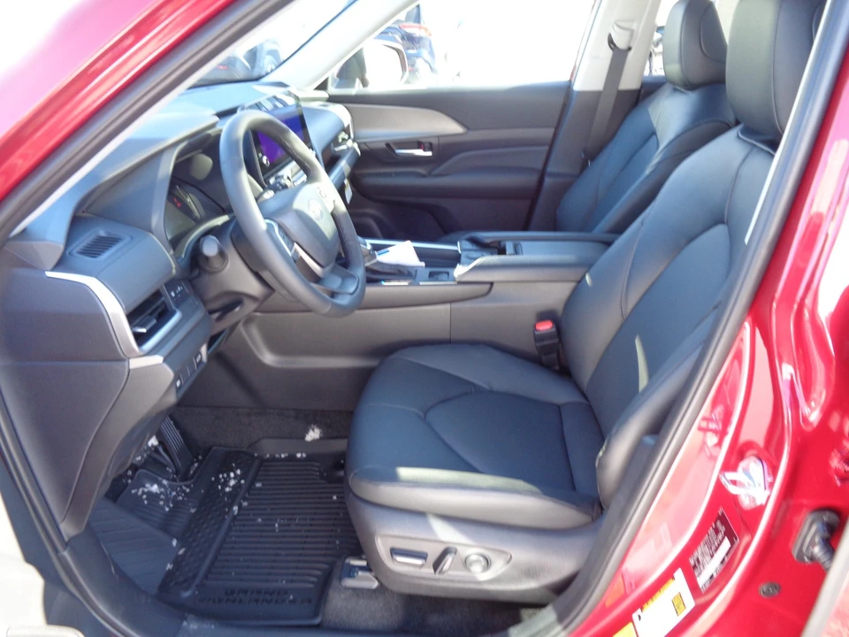 2026 Toyota Highlander - Image 12 of 21