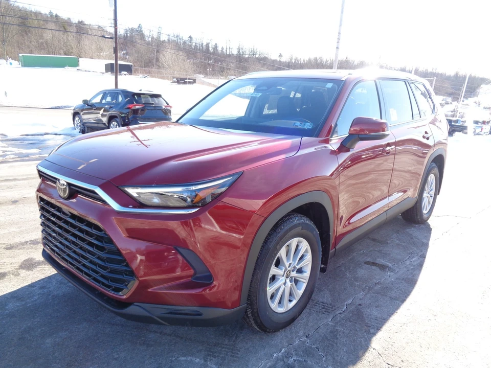 2026 Toyota Highlander - Image 8 of 21