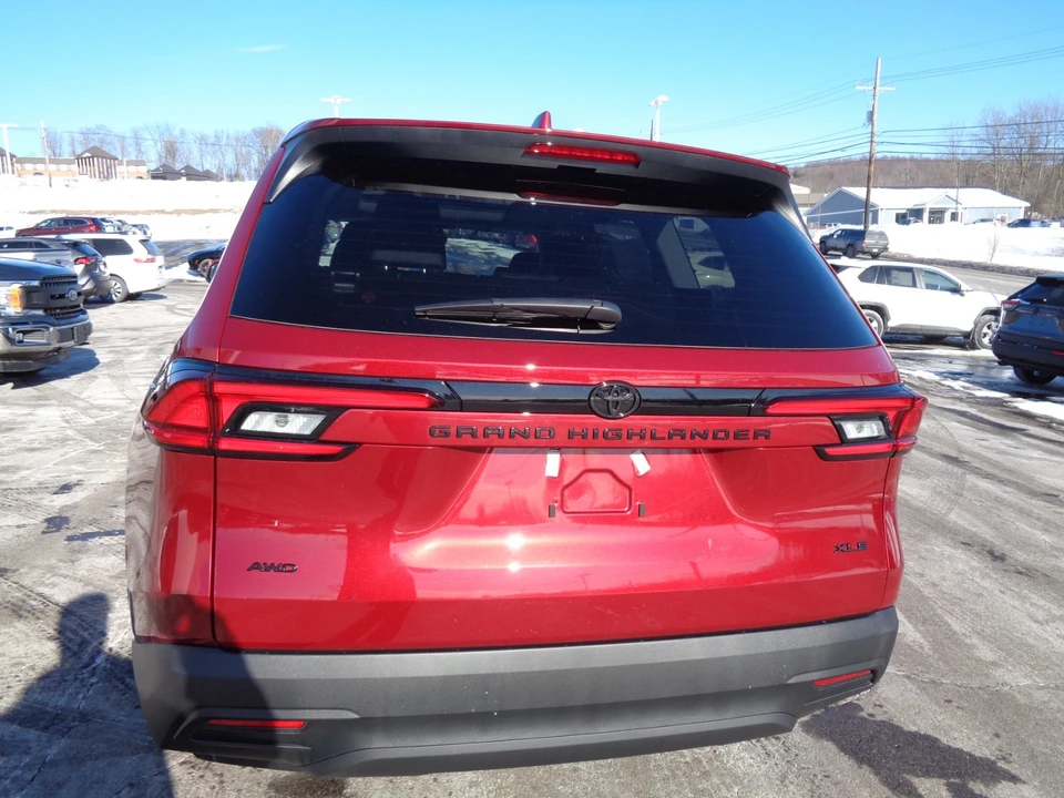 2026 Toyota Highlander - Image 5 of 21