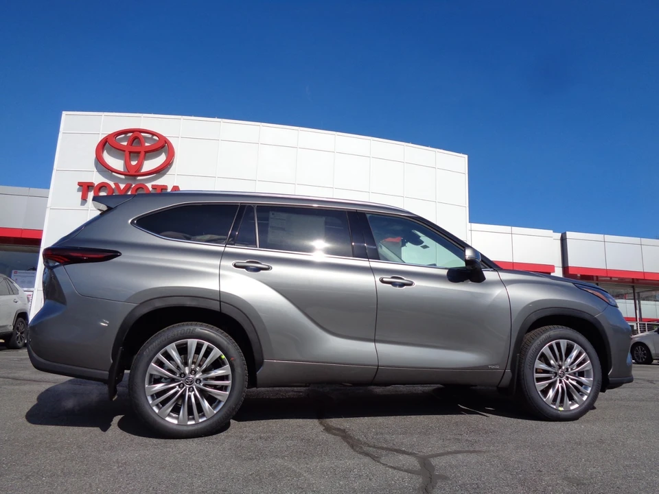 2026 Toyota Highlander - Image 3 of 21